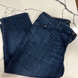 Eddie Bauer Curvy Capri in dark wash. Size 14.